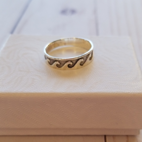 Unknown Jewelry - Sterling Silver Wave Ring, Size 7
